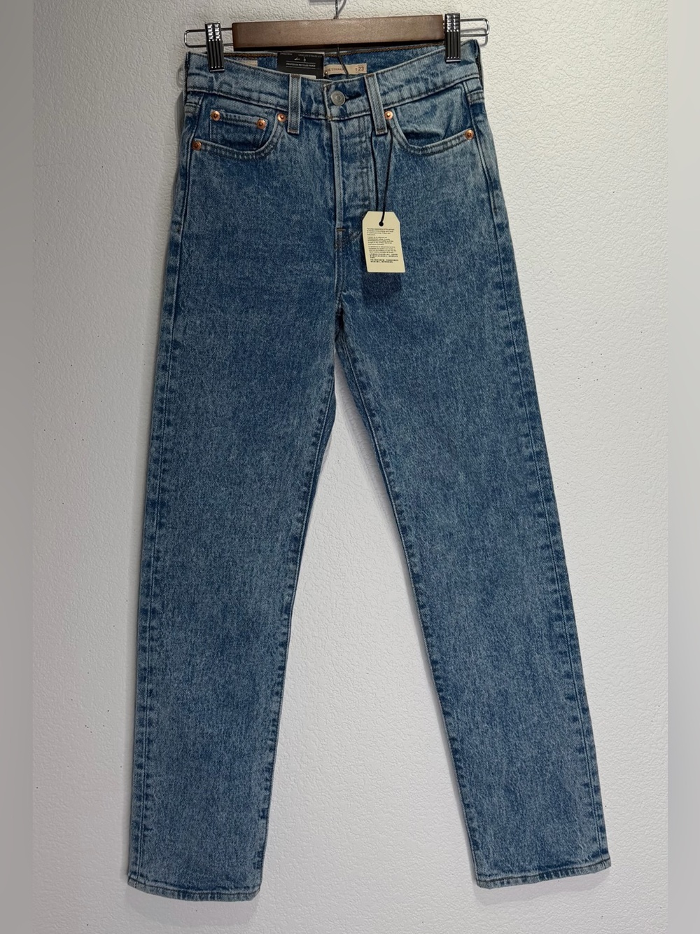 Levi's Wedgie Straight Light Blue Denim Jeans 23 x 28.